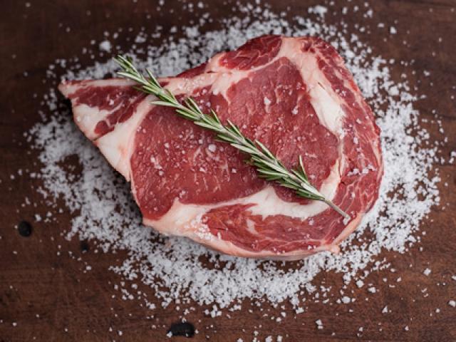 L'été approche, comment choisir sa côte de bœuf pour un repas réussi !